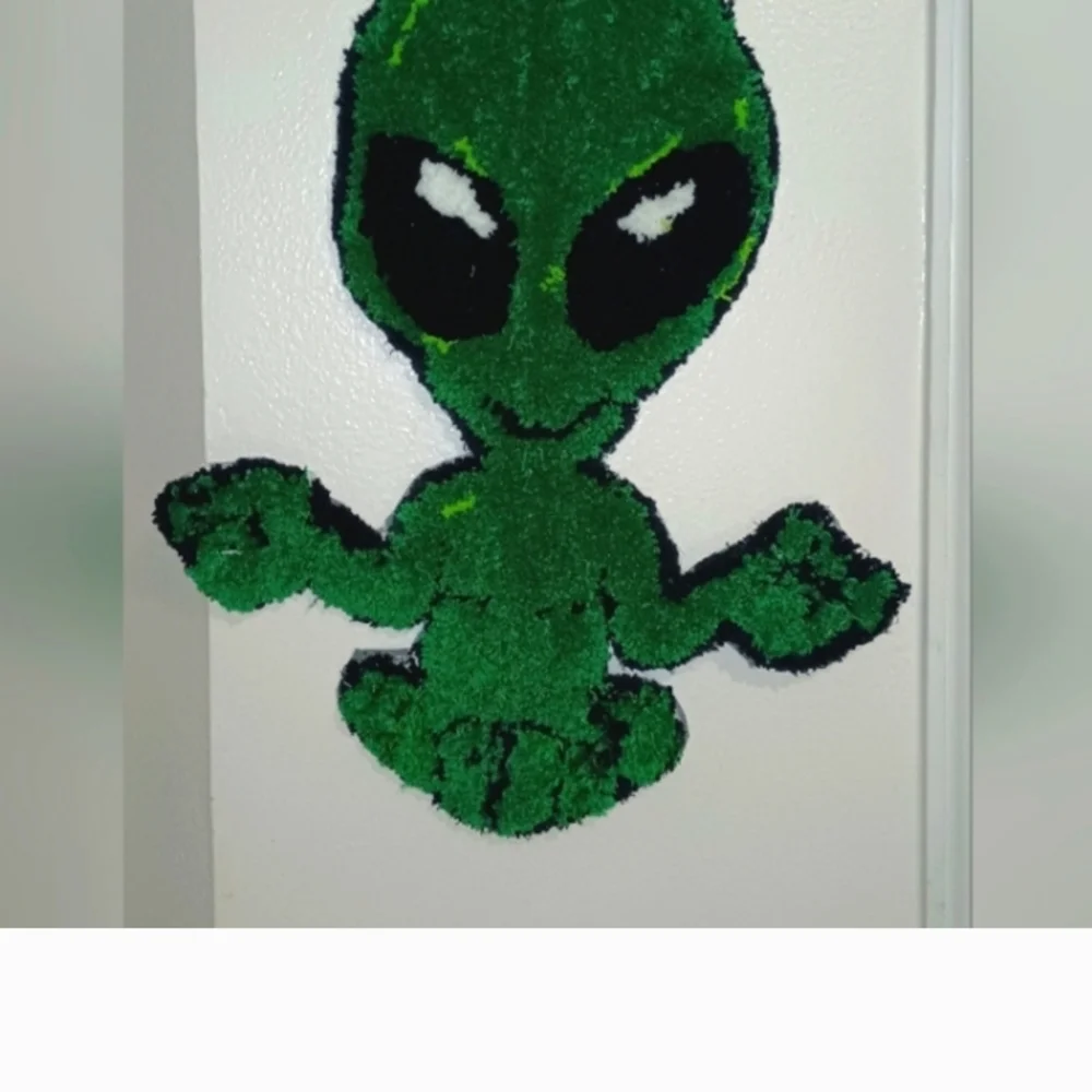 Green Alien Wall Hanging/ Rug - Picture 1 of 2